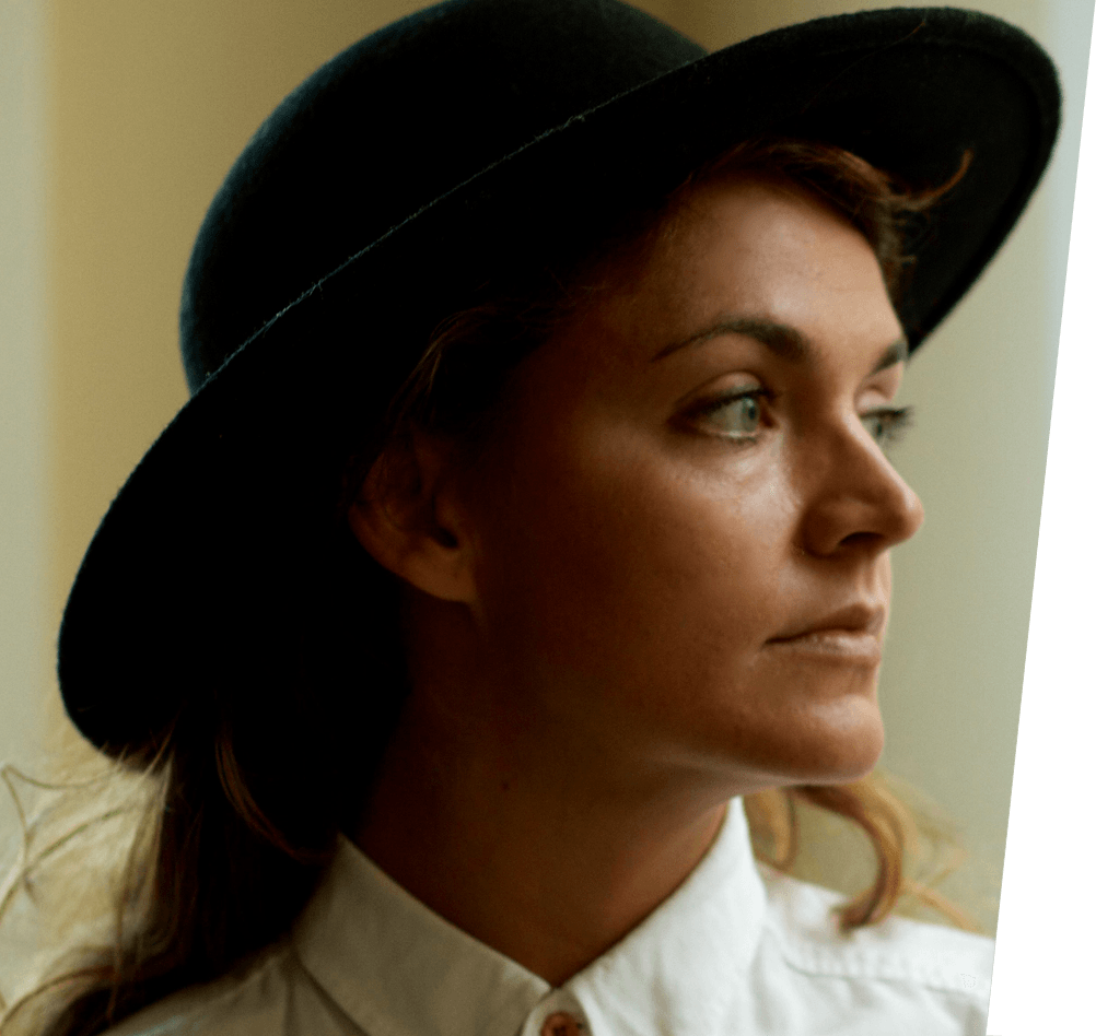 監督：ナタリー・ジョンズ