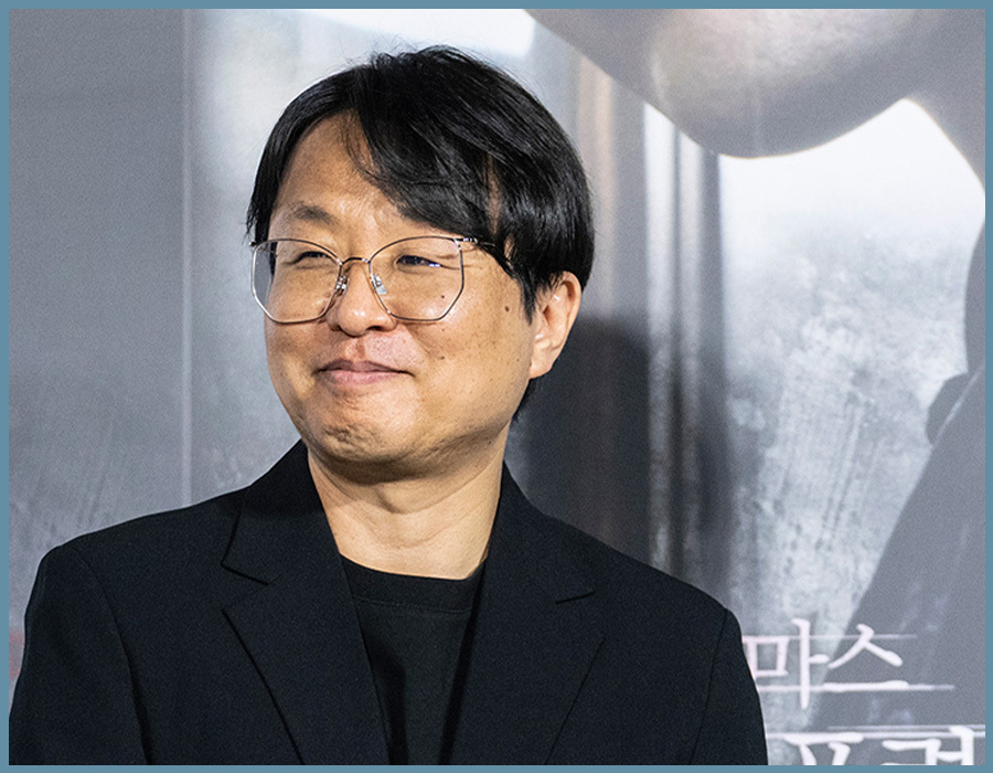 監督：キム・ソンス